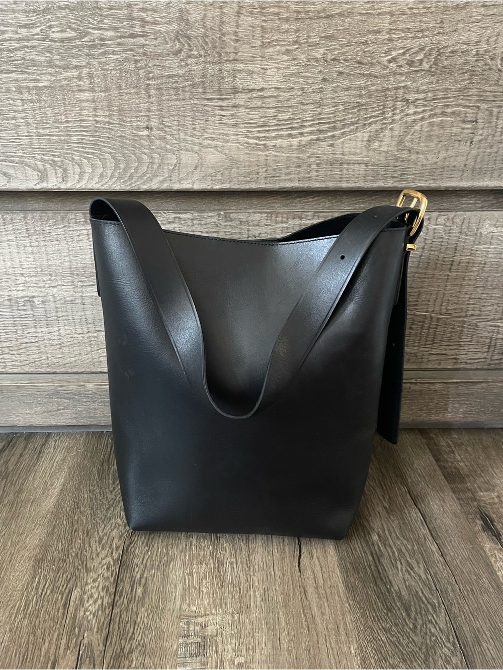 Madewell Essential Bucket Tote BagBlack Leather Bucket Bag with Adjustable Strap - Picture 3 of 10